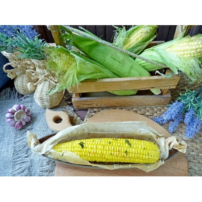 Кукуруза в деревянной коробке и на доске, декоративное фото - РВЛ 178