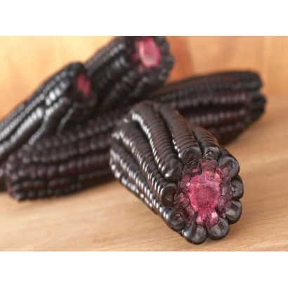 Черная кукуруза на деревянной поверхности - ЧОУРИ