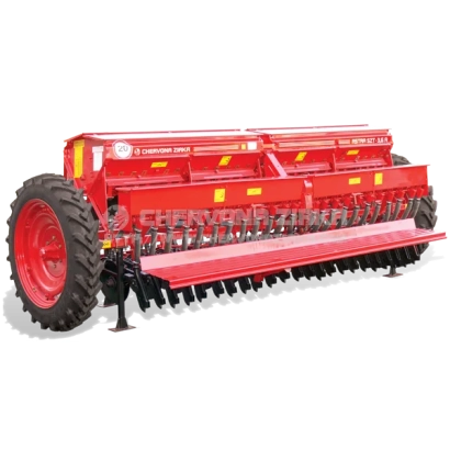 Червоний сіял АСТРА СЗТ 3,6А на фоні поля