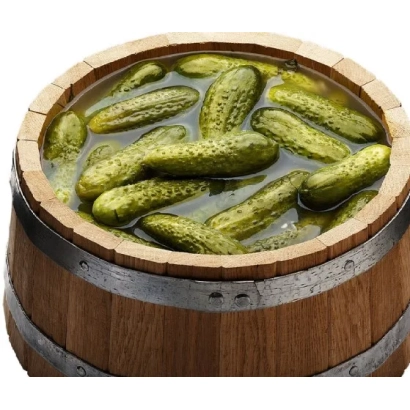 Бочковий засол — огурцы в деревянной бочке