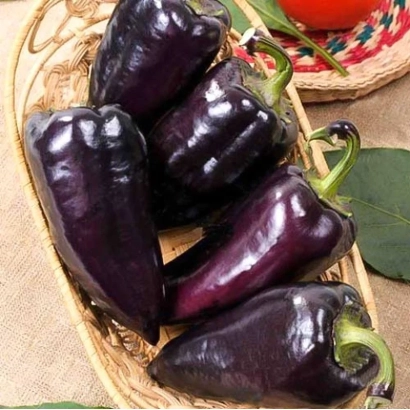 Черные перцы в плетеной корзине - ЧЕРНЫЙ САХАР