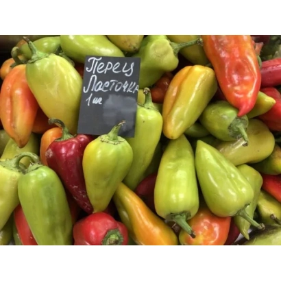 Свежие перцы сорта Ласточка на рынке