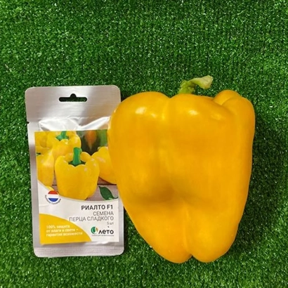 Пакет семян PHANTOM F1 с желтым перцем на фоне травы - Риалто