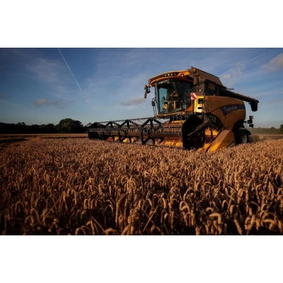 Жатковий комбайн у полі пшениці - Монтрей