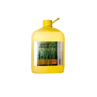 Желтая канистра с этикеткой АЗОТЕР СЦ на фоне зеленого поля