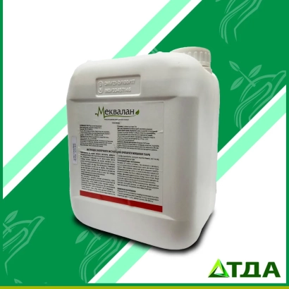 Белая канистра МЕГАНИТ НИРБАТОР на зеленом фоне