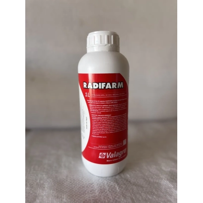 Бутылка с продуктом RADIFARM на белой поверхности - Радифарм