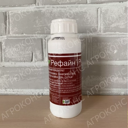 Бутылка с продуктом Рефайн на деревянной поверхности