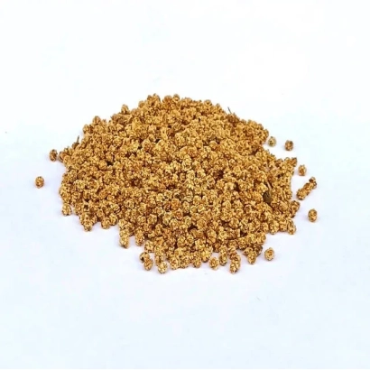 Кучка ржаных зерен на белом фоне - Киевское кормовое