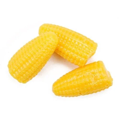 Желтая сахарная кукуруза на белом фоне - ЦУКЕРКА