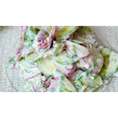 Салат из овощей в прозрачной тарелке - Кямби