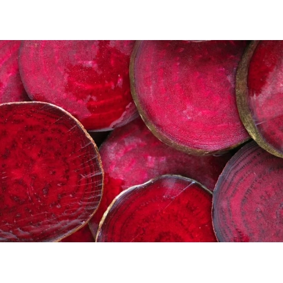 Свекольные дольки ярко-красного цвета, нарезанные тонкими кружочками. - КОРНЕЛЛ