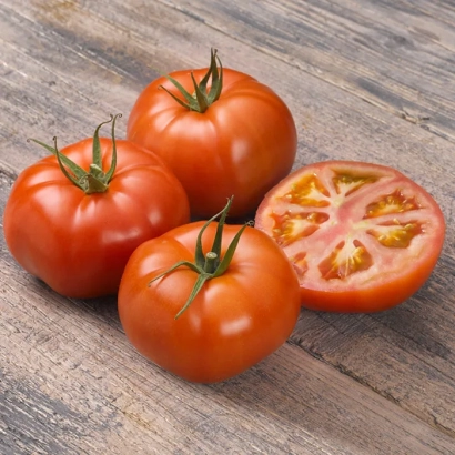 Томаты на деревянной поверхности - БУВЕНА