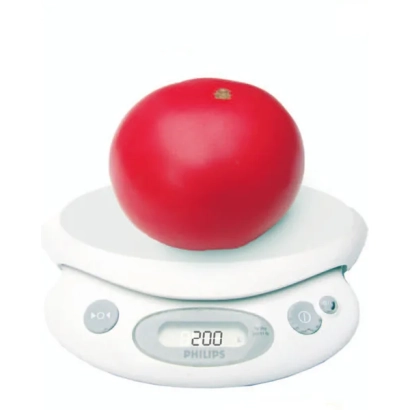 Красный томат на электронных весах, показывающих 200 г - Фенда F1