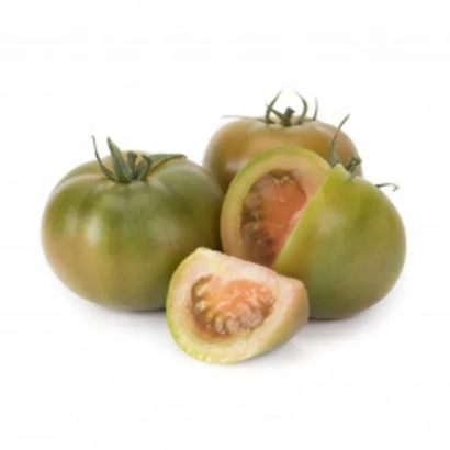 Зеленые томаты сорта Монтенегро, один разрезан для показа мякоти