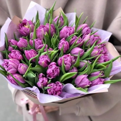 Букет тюльпанов Дарданелес в розовой упаковке
