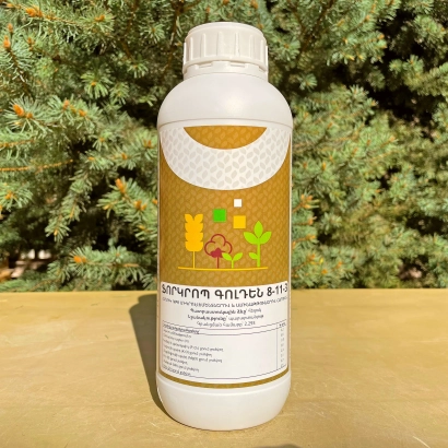 Бутылка с надписью на грузинском языке, изображением растений и логотипом на этикетке. - Golden Crop