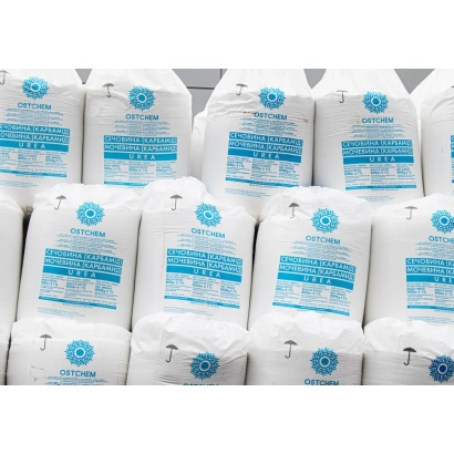Белые мешки с гранулированным карбамидом, упакованные в паллету. - КАРБАМИД ГРАНУЛИРОВАННЫЙ, ГР., МИНЕРАЛЬНОЕ УДОБРЕНИЕ