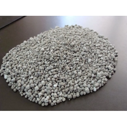 Сыпучие серые гранулы удобрения Сильвер