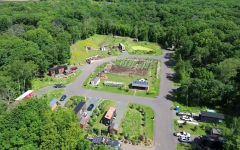 Tiny Timbers Agrihood: 16 крошечных домов вокруг сада в Сент-Круа-Фолс