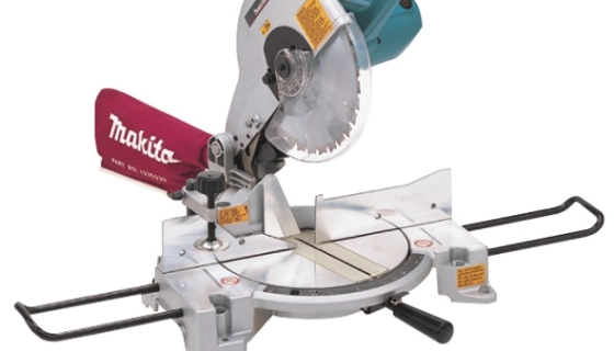 Торцовочная пила или болгарка – что выбрать