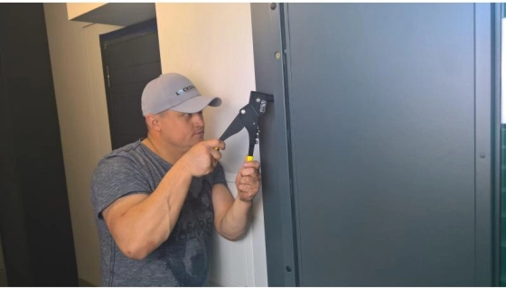 Как обшить дверь?