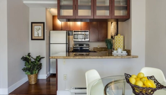 Как грамотно обустроить маленькую кухню