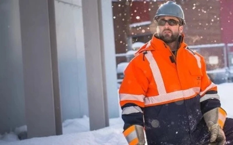 Спецодежда: где она используется и ее важность для безопасности