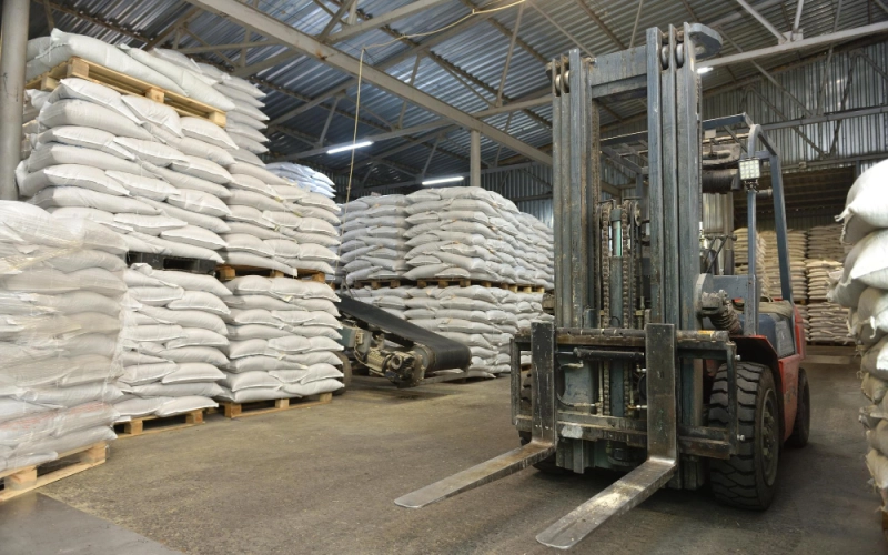 Как выбрать комплектовщик заказов для склада: основные параметры и советы