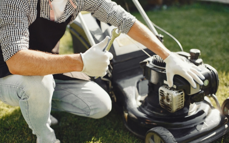 Сезонне обслуговування садової техніки: що обов’язково зробити перед весною та після сезону