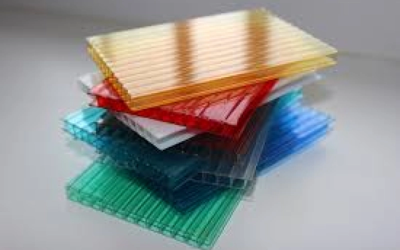 Поликарбонат – востребованный в строительстве материал из группы термопластов