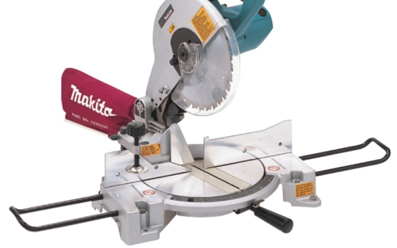 Торцовочная пила или болгарка – что выбрать