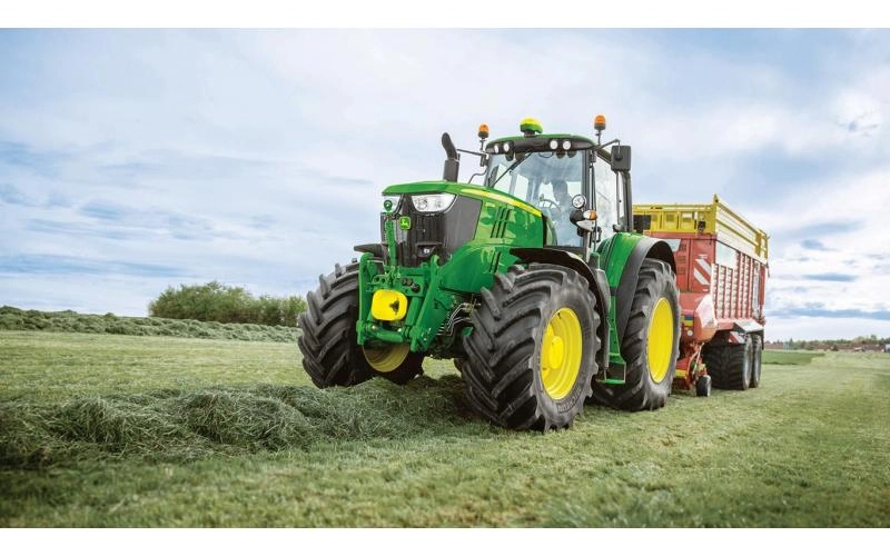 Трактора, выпущенные под торговой маркой John Deere, — мощные и надежные машины для работы в полях и выполнения специальных работ. Трактора, выпущенные под торговой маркой John Deere, — мощные и надежные машины для работы в полях и выполнения специальных работ.