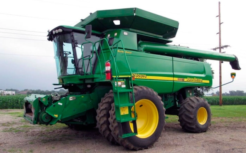 Зерноуборочные комбайны б/у из США: в чем их преимущества Зерноуборочные комбайны б/у из США: в чем их преимущества