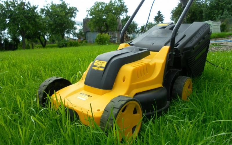 Основные отличия бензиновых газонокосилок от электрических