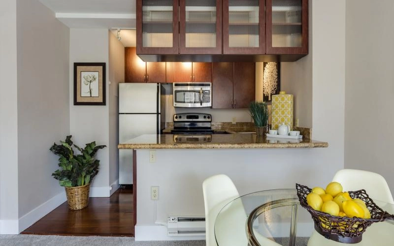 Как грамотно обустроить маленькую кухню